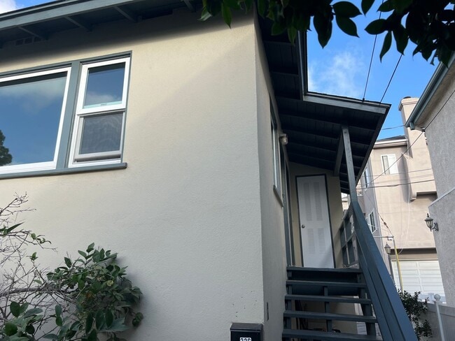 Photo - Sheldon St. Apartment