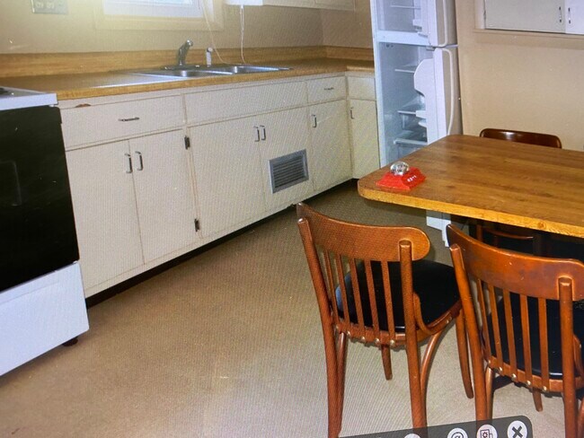 Kitchen - 733 Locust St