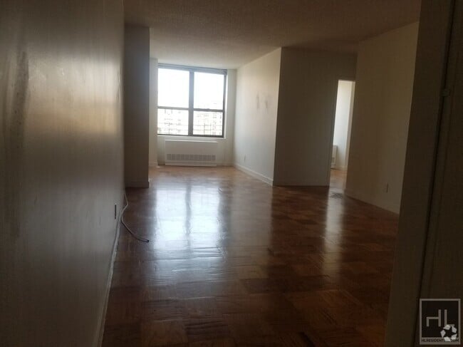 Building Photo - W 87th St