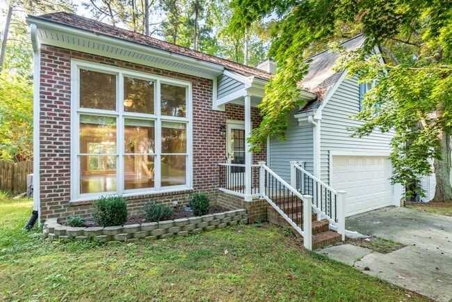 Building Photo - Bright and Spacious 3-Bedroom Home in a Pr...
