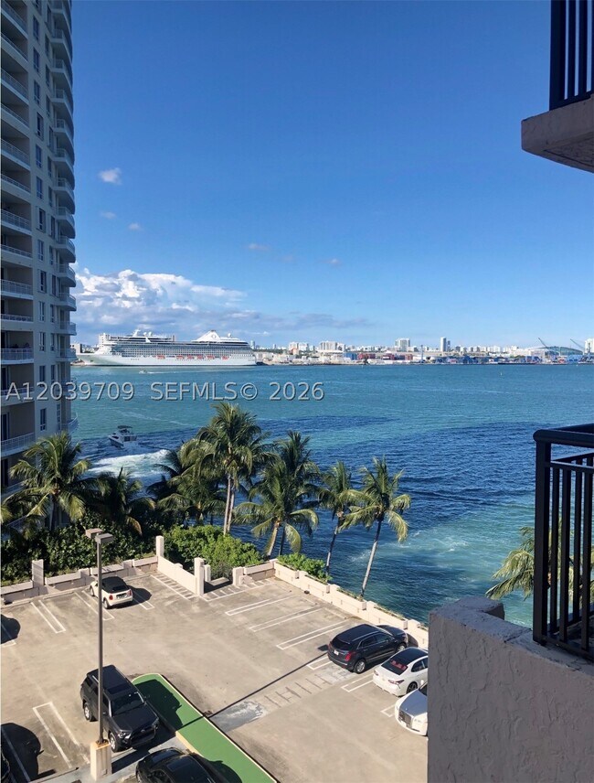 Building Photo - 540 Brickell Key Dr