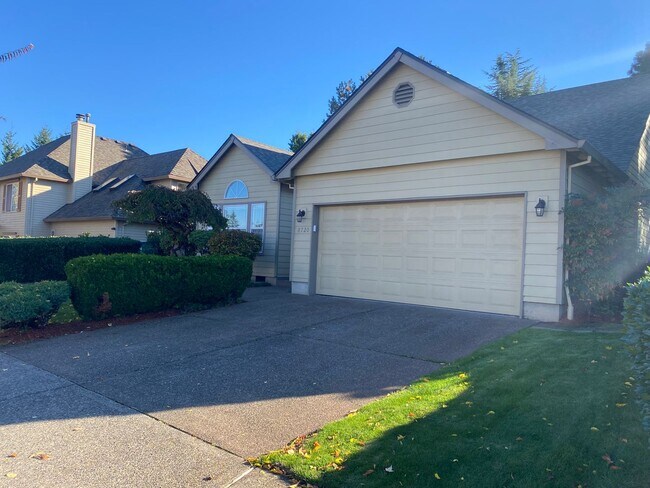 Building Photo - Perfect Tualatin Location- Gorgeous One-Le...