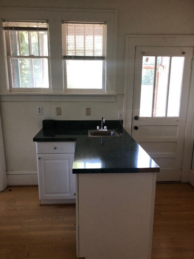 Foto del edificio - Wonderful 2 Bedroom 1.5 Bathroom