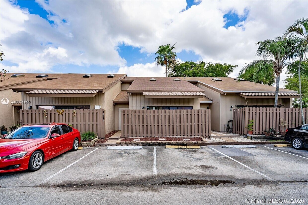 1960 SW 81st Terrace, Davie, FL 33324 Townhome Rentals in Davie FL
