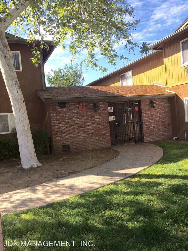 Foto del edificio - 2 br, 2 bath House - 390 N. 1ST STREET, #11