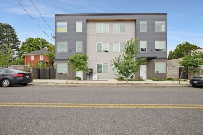 Building Photo - Sunnyside 12 Apartments Available! 1 bed, ...