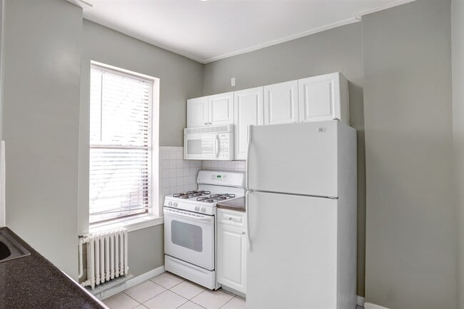 Building Photo - 42 Van Wagenen Ave
