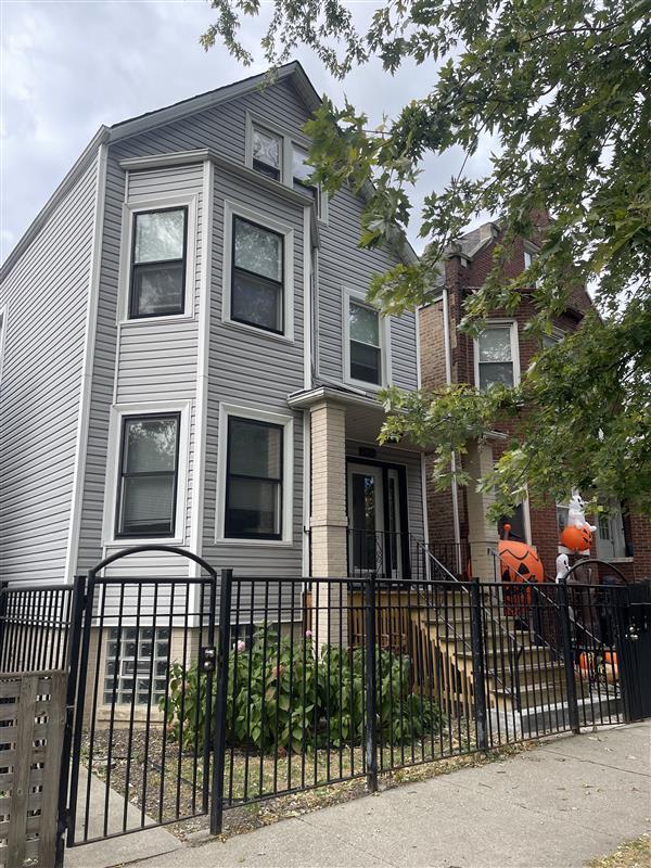 Building Photo - 2930 N Hamlin Ave