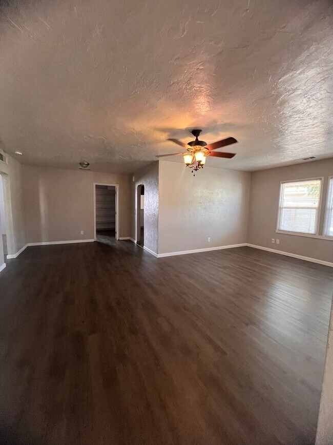 Foto del edificio - 638 N O St