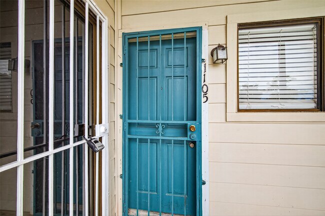 Foto del edificio - 6401 Deihl Rd