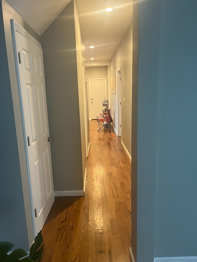 Photo - Mae Dell Apartment
