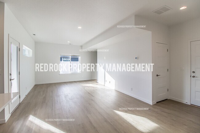 Building Photo - 1026 N Davis Ln