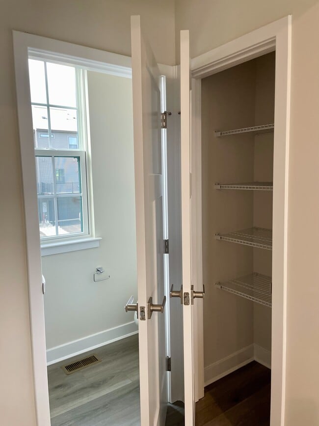 Building Photo - 339 E Cochran St