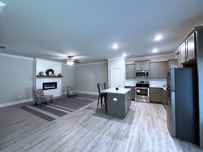 Foto del edificio - Discover your next home in the heart of Cornelia!