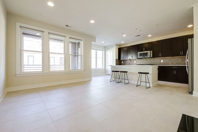 Foto del edificio - Updated 3br/2.5ba Condo Townhome Alexandria Walk to Metro