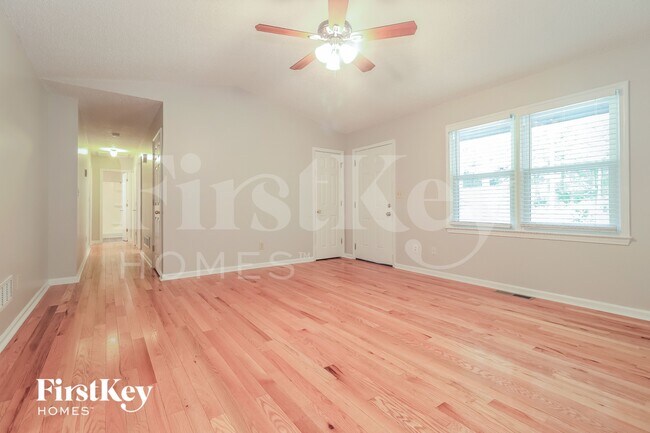 Foto del edificio - 124 Spring Dr