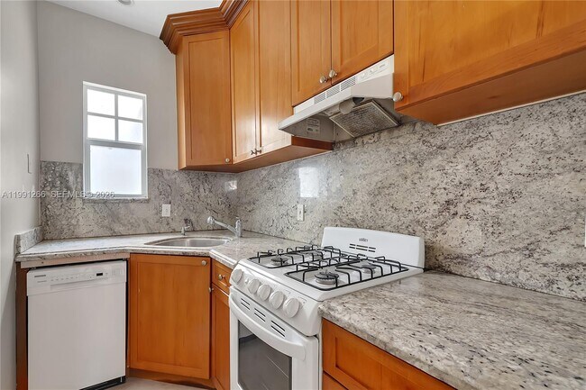 Foto del edificio - 814 Lenox Ave.