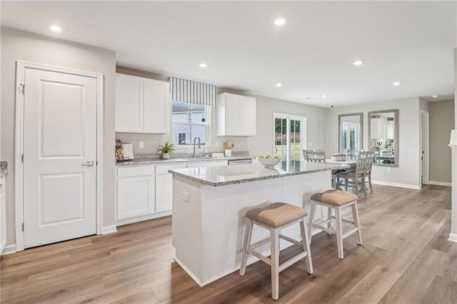 Foto del edificio - 6643 Red Oak Wy