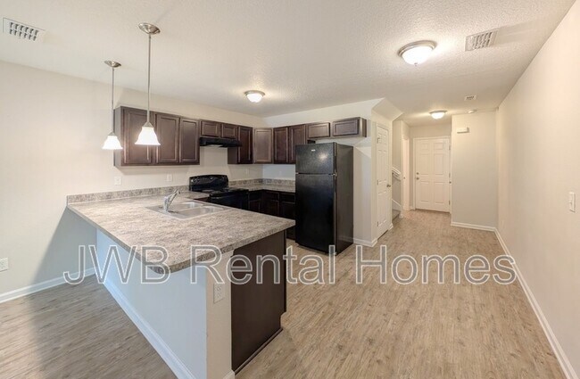 Foto del edificio - 8445 McGirts Village Ln