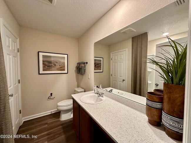 Foto del edificio - 12398 Gillespie Ave