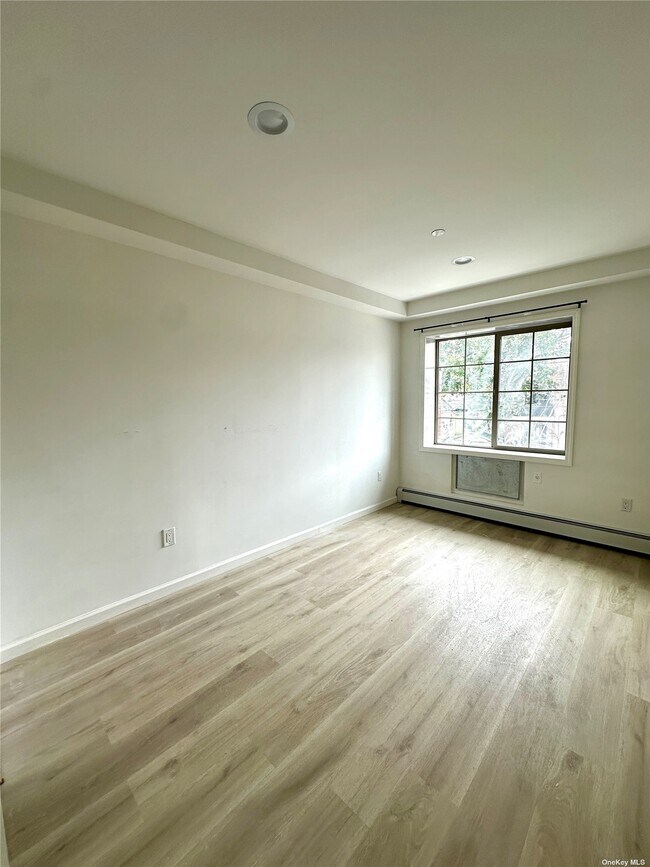 Building Photo - 108-15 35th Ave