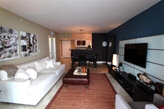 Building Photo - 1155 Brickell Bay Dr