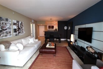 Building Photo - 1155 Brickell Bay Dr