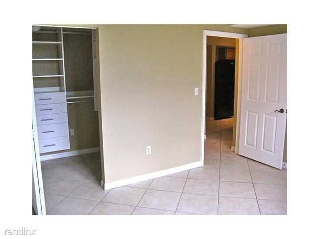 Building Photo - 2630 SW 28th St