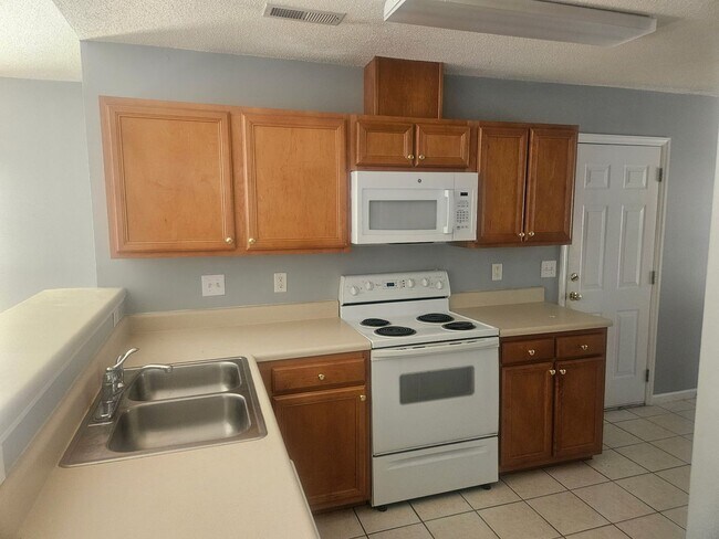 Foto del edificio - 5845 Regent Village Dr