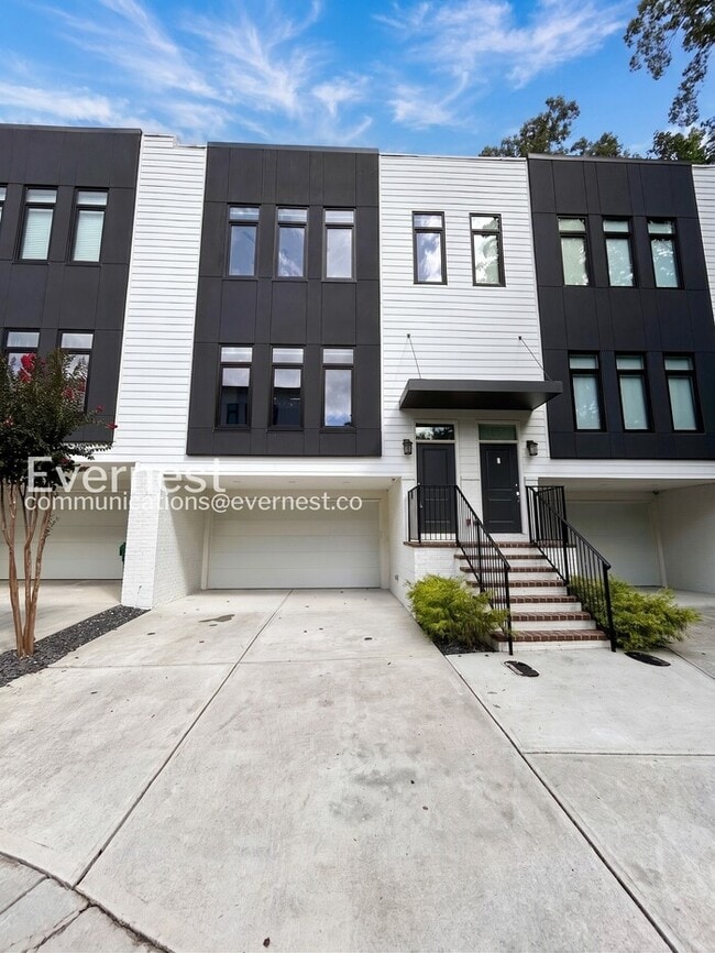 Photo - 5-Bed/4-Bath/Voucher Accepted/Available Now! Townhome