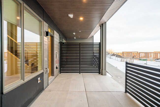 Building Photo - 244 Somerglen Common SW