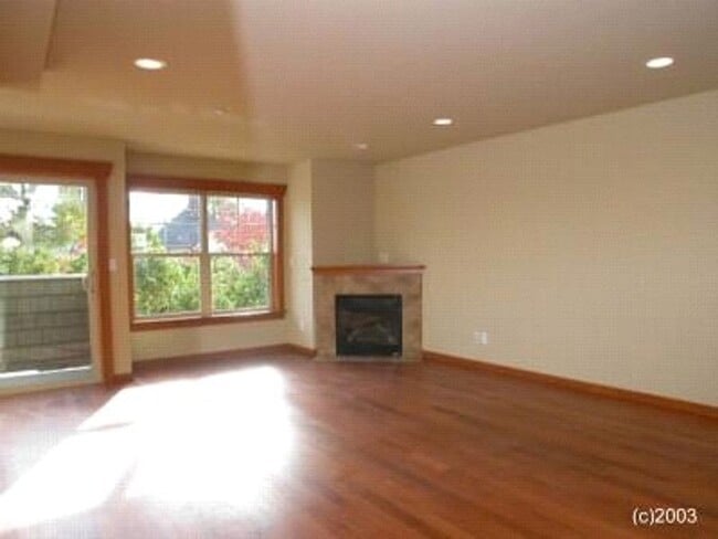 Building Photo - Ballard/Greenwood Townhouse