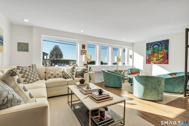Foto del edificio - 98 Limewood Ave