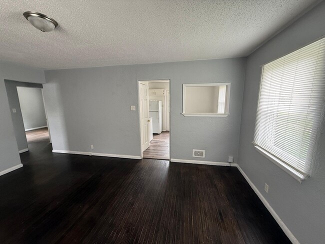 Building Photo - 405 S Sheridan Ave