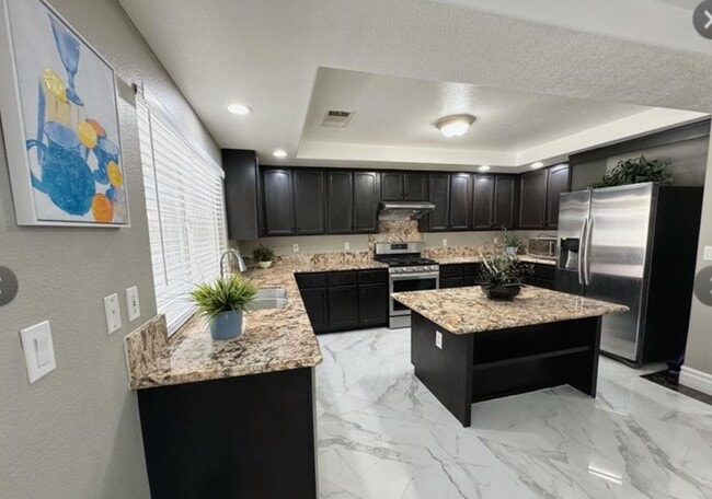 Kitchen - 9848 Sonora Bend Ave