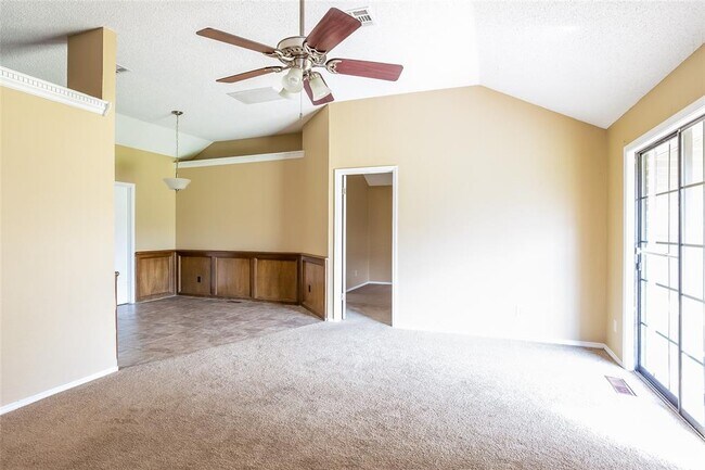 Foto del edificio - 8412 Breezewood Dr