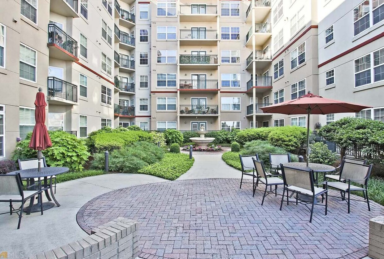Courtyard - 230 E Ponce de Leon Ave
