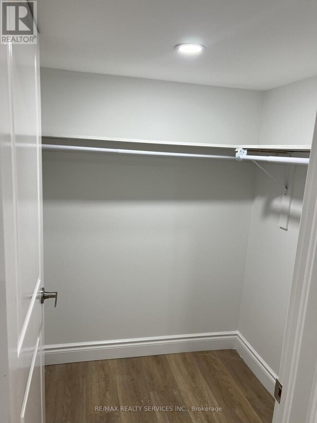 Building Photo - 920 Tartan Ct