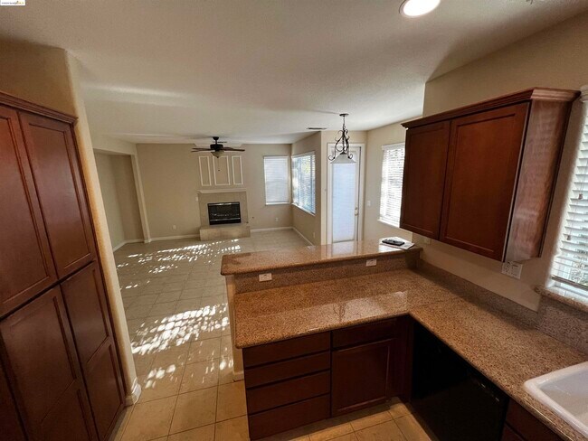 Foto del edificio - 512 Lassen Way