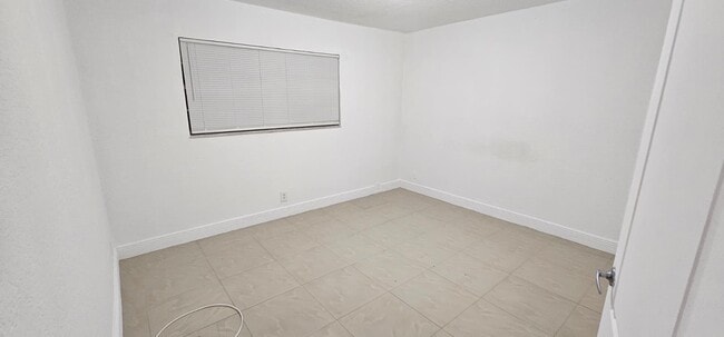 Building Photo - 110 SE 2nd St