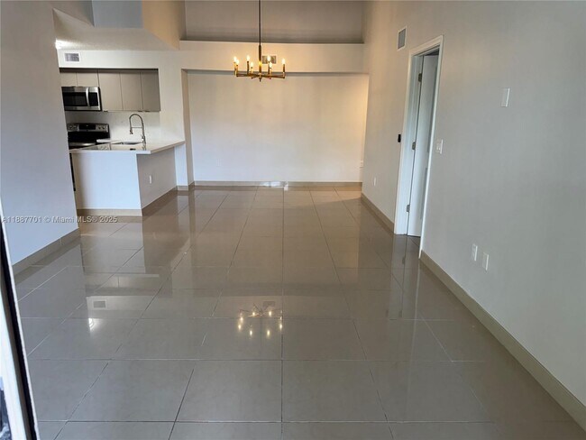 Foto del edificio - 2051 Renaissance Blvd