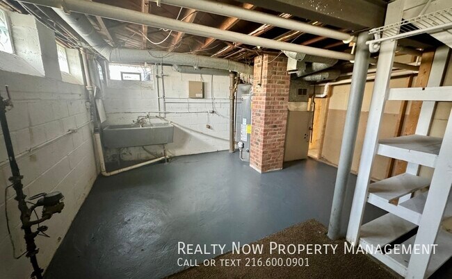 Foto del edificio - 5115 Stanley Ave