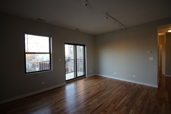 Living Room/Balcony - 4611 N Kedzie Ave