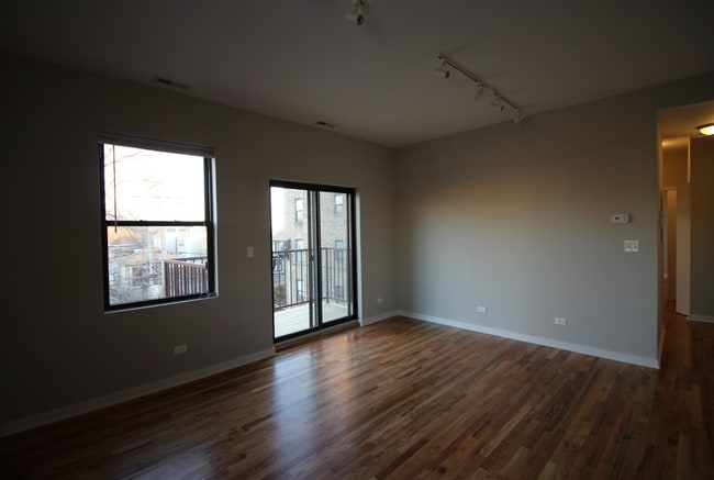 Living Room/Balcony - 4611 N Kedzie Ave