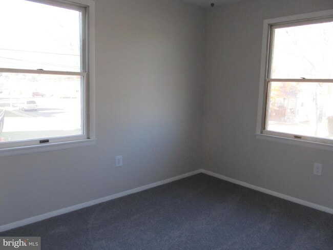 Building Photo - 332 Bailey Ave