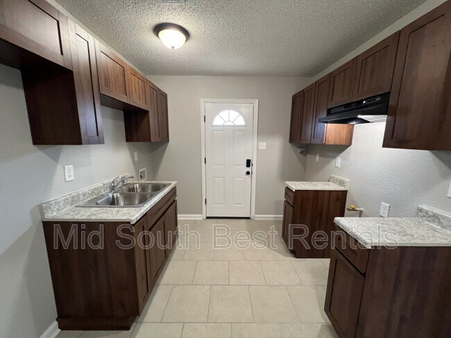 Building Photo - 1789 Tampa Cove