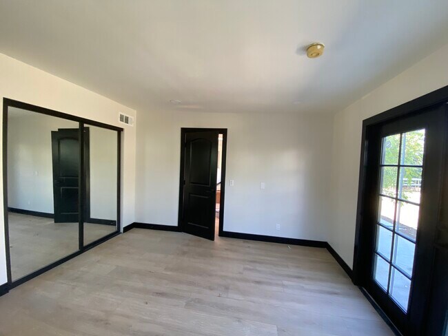 Building Photo - 5159 Chimineas Ave