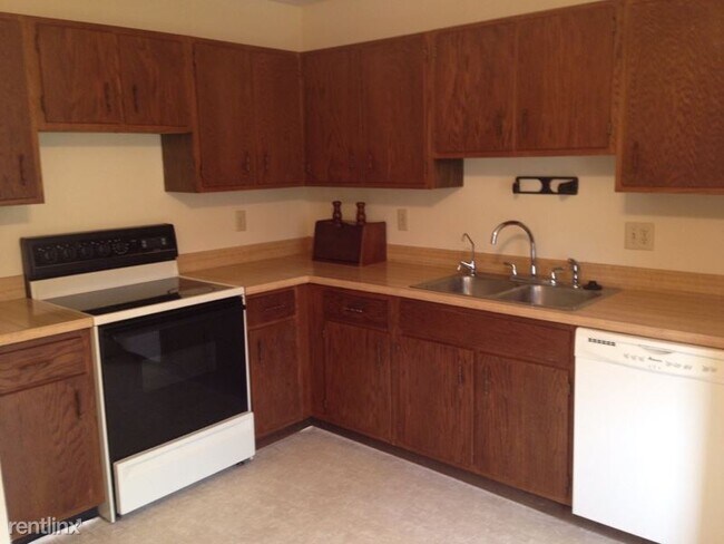 Building Photo - 3 br, 1 bath House - 8654 fairbrook Ave