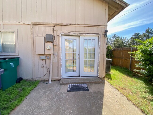 Foto del edificio - 9630 Hefner Village Blvd