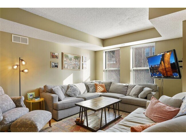 Foto del edificio - 660 N 2nd St